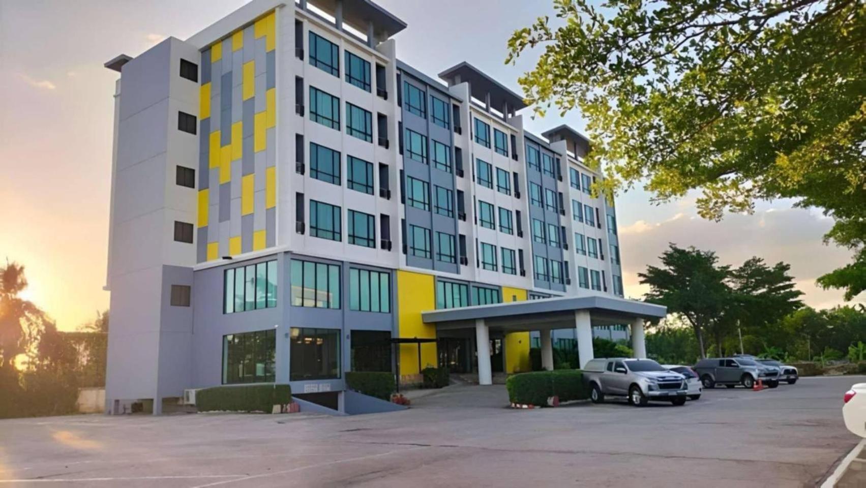 S Tara Grand Hotel Surat Thani Exterior foto