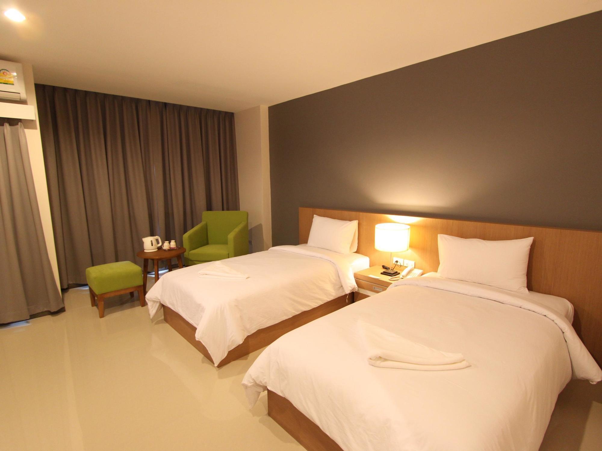 S Tara Grand Hotel Surat Thani Exterior foto