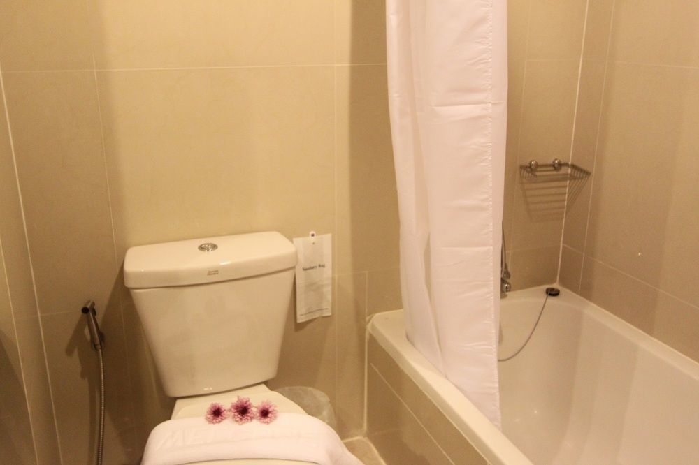 S Tara Grand Hotel Surat Thani Exterior foto