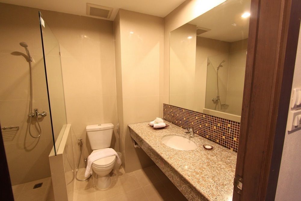 S Tara Grand Hotel Surat Thani Exterior foto